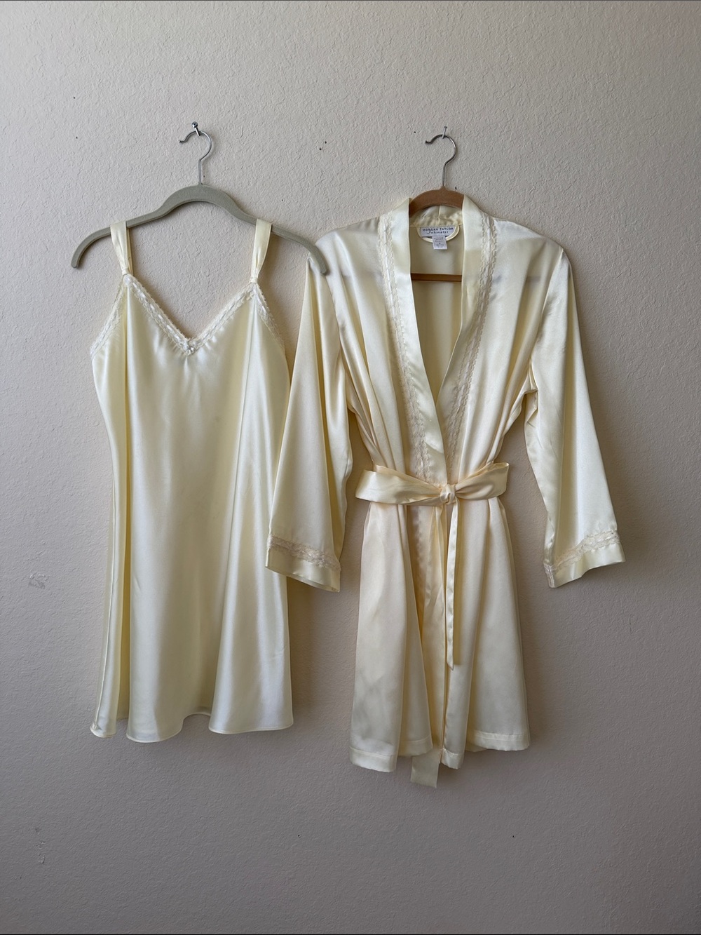 Pale Yellow Morgan Taylor knee length robe.  Attached soft belt to easily close.
